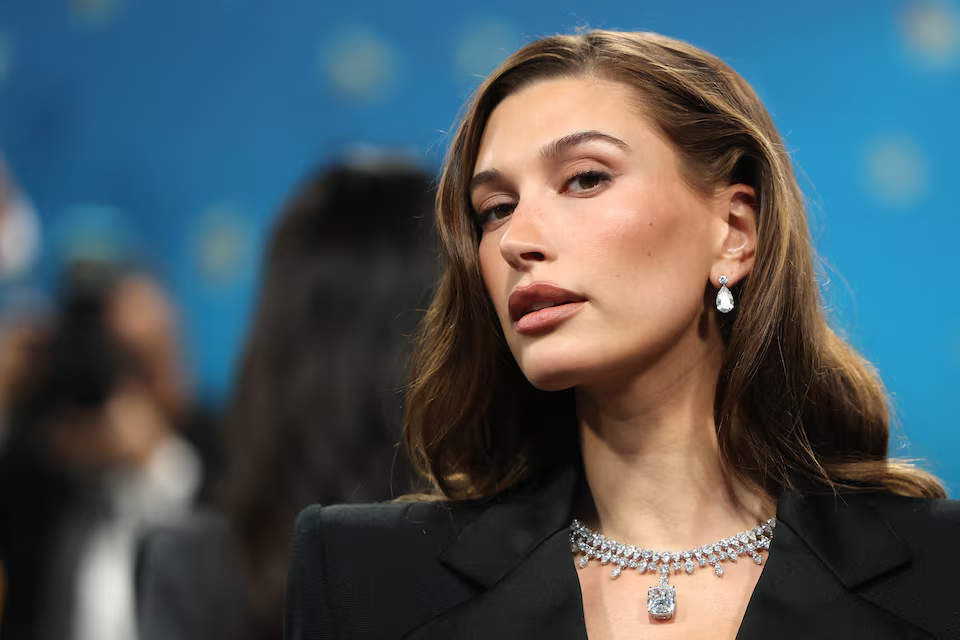 E.l.f. Beauty breidt portfolio uit met rhode van Hailey Bieber