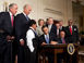 Barack Obama ondertekent de Affordable Care Act op 23 maart 2010