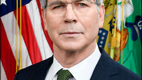 Minister van Financiën Scott Bessent. Officieel archiefportret 6 februari 2025. US Department of the Treasury, publiek domein. Bron https://commons.wikimedia.org/wiki/File:Official_portrait_of_Treasury_Secretary_Scott_Bessent.jpg